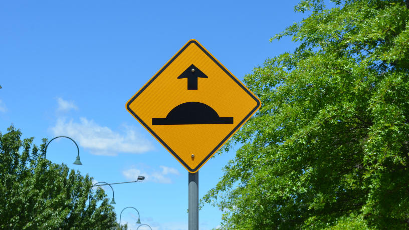 Comportamento do motorista entre prevenção e punição com lombadas eletrônicas, analisa Aldo Vendramin.